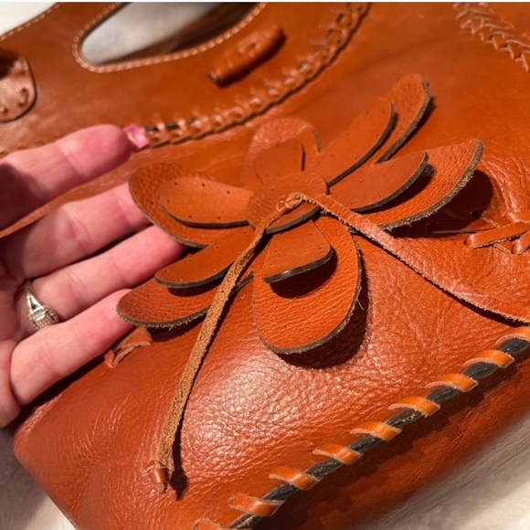 Floral Stitch Applique Tote 🌼 - Picture 9 of 16